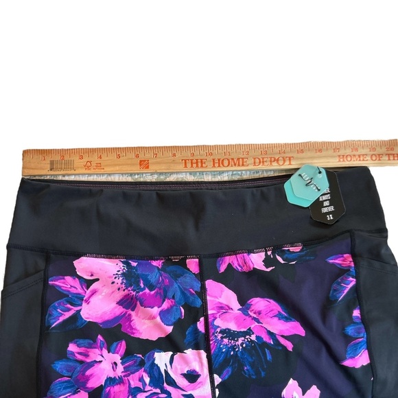 NWT 3XL Lularoe Rise Fearless High Waist, Capri Length, Workout Fitness Legging. - Picture 6 of 9